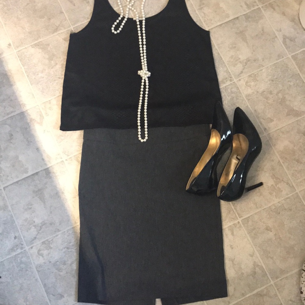 😎🥰3 for 20! Dark gray pencil skirt